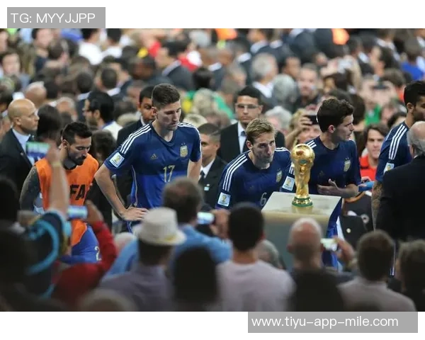 前国脚盛赞卡尔风格可比肩梅西直言其应入世界杯阵容候选名单