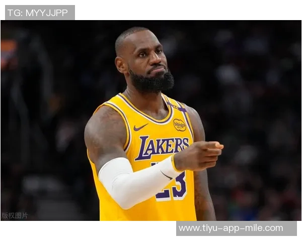詹姆斯赛季首秀后身体状态良好期待恢复健康重返巅峰